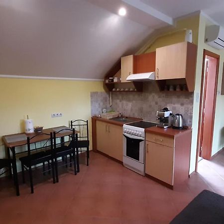 Rozmaring Apartmanok Gyula Eksteriør bilde