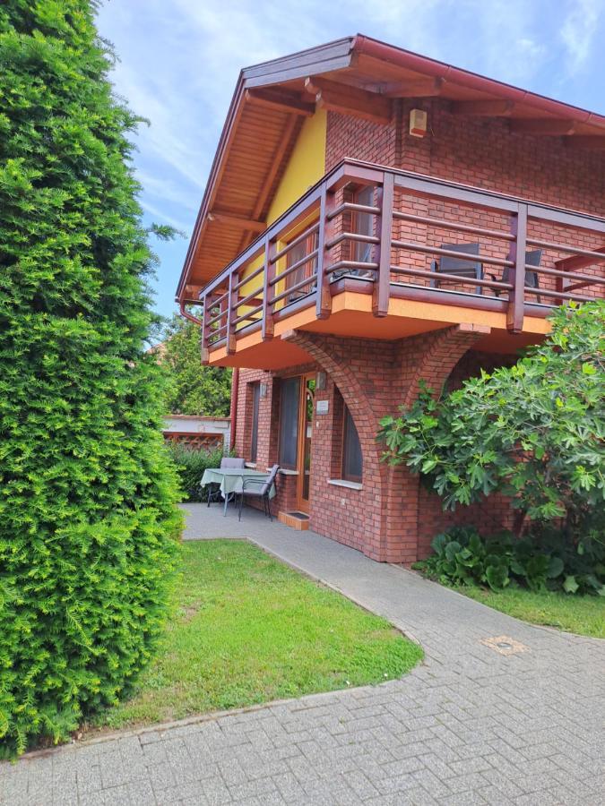 Rozmaring Apartmanok Gyula Eksteriør bilde